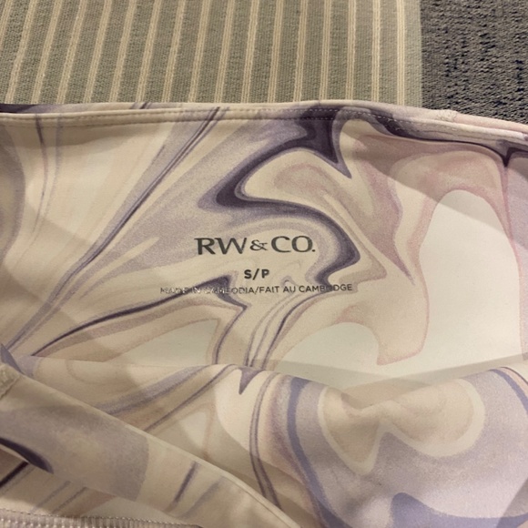 RW&Co Active360 High-Waist Biker Short With Side Pockets - 9" - Picture 4 of 4